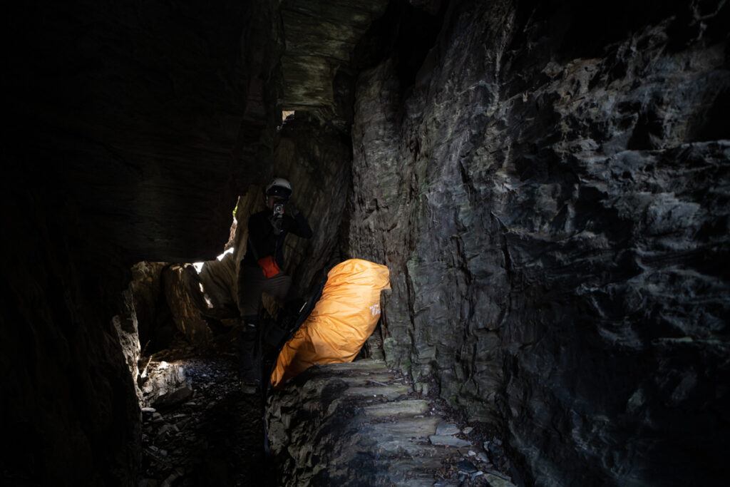 Qilai North Face to Pingfengshan (奇萊北壁下屏風), the Spectacular Trail that I Waited for 12 Years Magical Cave
