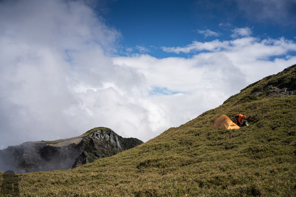 Qilai North Face to Pingfengshan (奇萊北壁下屏風), the Spectacular Trail that I Waited for 12 Years Camping near Qilaishan North Peak