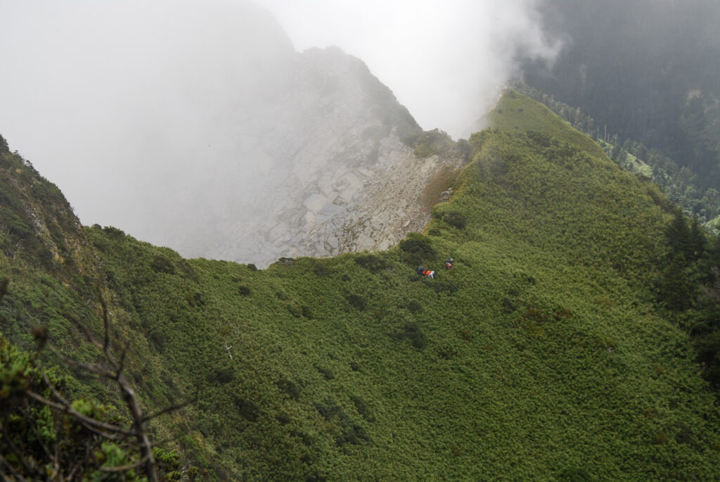 Qilai Range (奇萊連峰), the Trail Traverses the Imposing and Soothing Peaks of Qilaishan Qilai Range