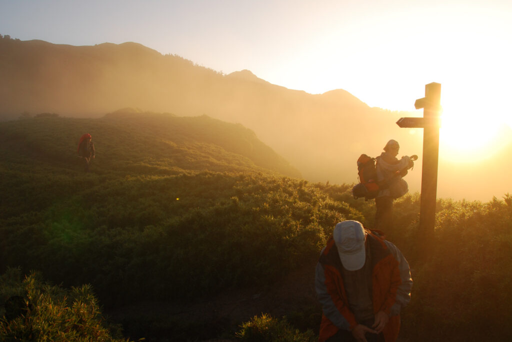 Qilai Range (奇萊連峰), the Trail Traverses the Imposing and Soothing Peaks of Qilaishan Qilai Range