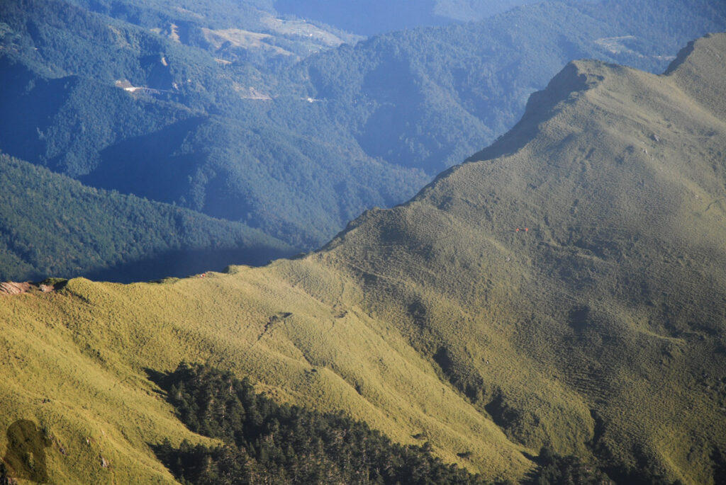 Qilai Range (奇萊連峰), the Trail Traverses the Imposing and Soothing Peaks of Qilaishan Qilai Range