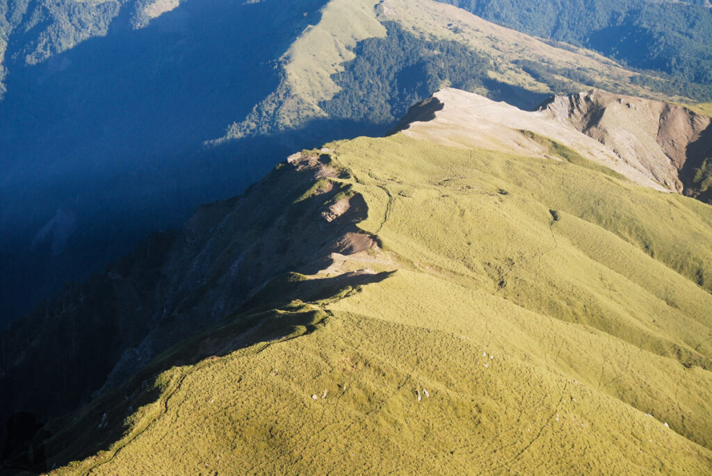 Qilai Range (奇萊連峰), the Trail Traverses the Imposing and Soothing Peaks of Qilaishan Qilaishan