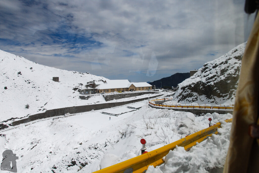 Qilaishan (奇萊山) in Snow, a Hard Lesson from the Precipitous Qilai North Peak snow on highway