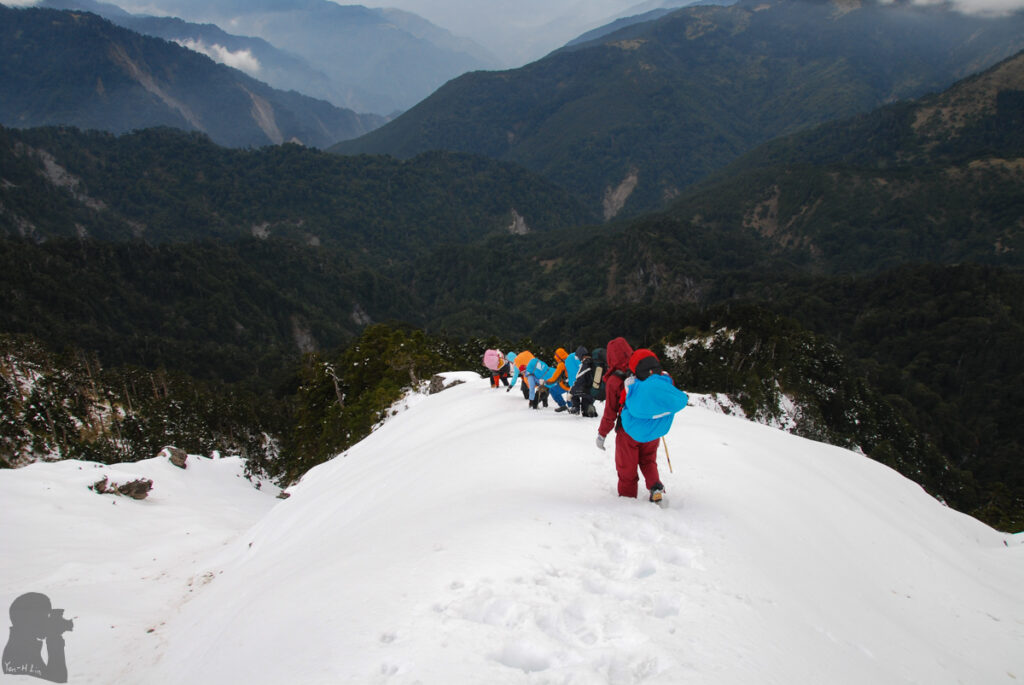 Qilaishan (奇萊山) in Snow, a Hard Lesson from the Precipitous Qilai North Peak Qilaishan