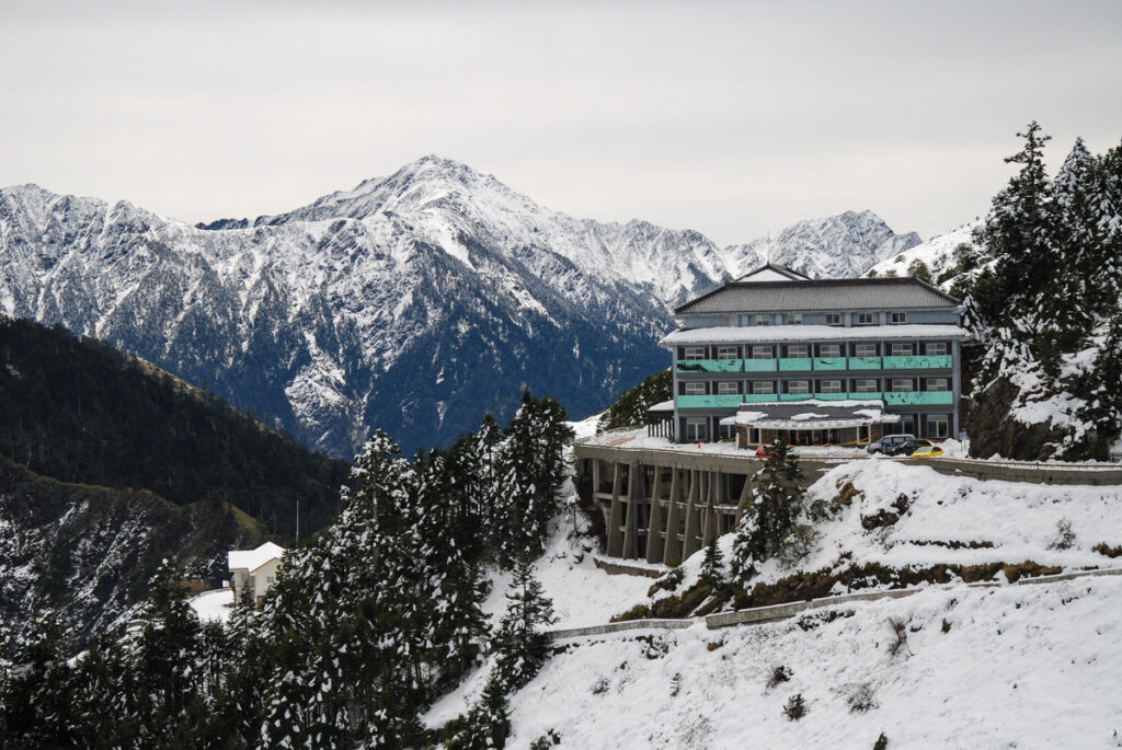 Qilaishan (奇萊山) in Snow, a Hard Lesson from the Precipitous Qilai North Peak Songsyue Lodge (松雪樓) and Qilai Main Peak (奇萊主峰)