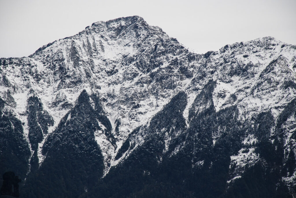Qilaishan (奇萊山) in Snow, a Hard Lesson from the Precipitous Qilai North Peak Qilai North Peak