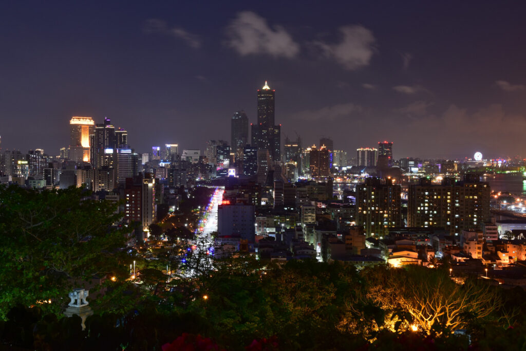 Shoushan “LOVE” Lookout (壽山觀景台), the Best Spot to View Port of Kaohsiung Kaohsiung cityscape from Shoushan LOVE Lookout