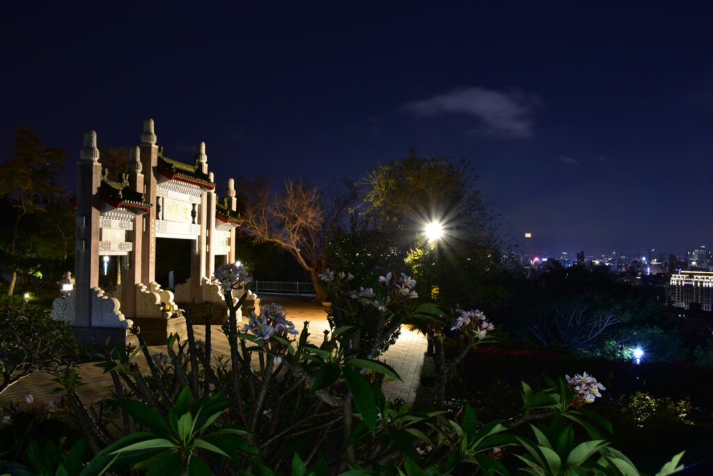 Shoushan “LOVE” Lookout (壽山觀景台), the Best Spot to View Port of Kaohsiung Kaohsiung Martyr’s Shrine