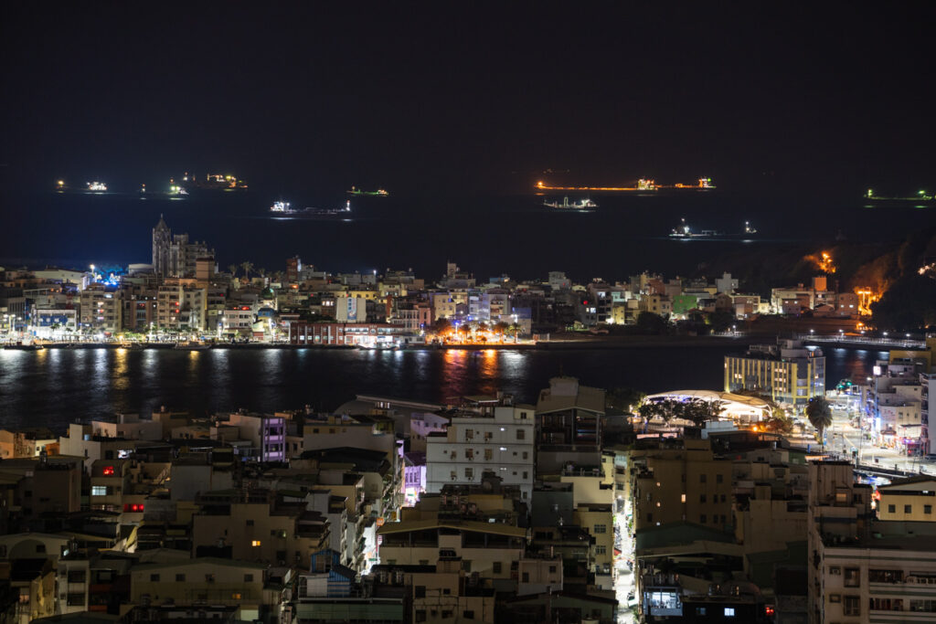 Shoushan “LOVE” Lookout (壽山觀景台), the Best Spot to View Port of Kaohsiung Qijin (Cijin)