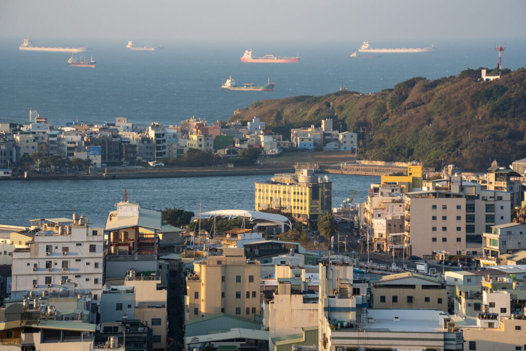 Shoushan “LOVE” Lookout (壽山觀景台), the Best Spot to View Port of Kaohsiung Qijin (Cijin)