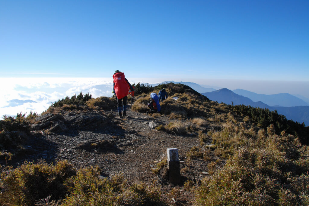South Section 1 (南一段), the Alpine Trail in Southern Taiwan that Traverses the Splendid Cloud At the top of Guanshan, elevation 3667 m