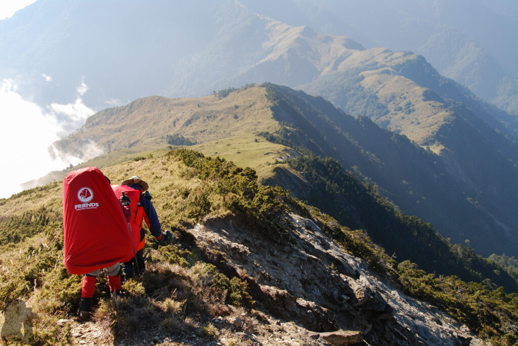 South Section 1 (南一段), the Alpine Trail in Southern Taiwan that Traverses the Splendid Cloud A long and gentle descent along the ridge after Guanshan