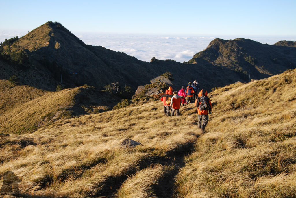 South Section 1 (南一段), the Alpine Trail in Southern Taiwan that Traverses the Splendid Cloud Returning to our campsite from Beinanzhushan