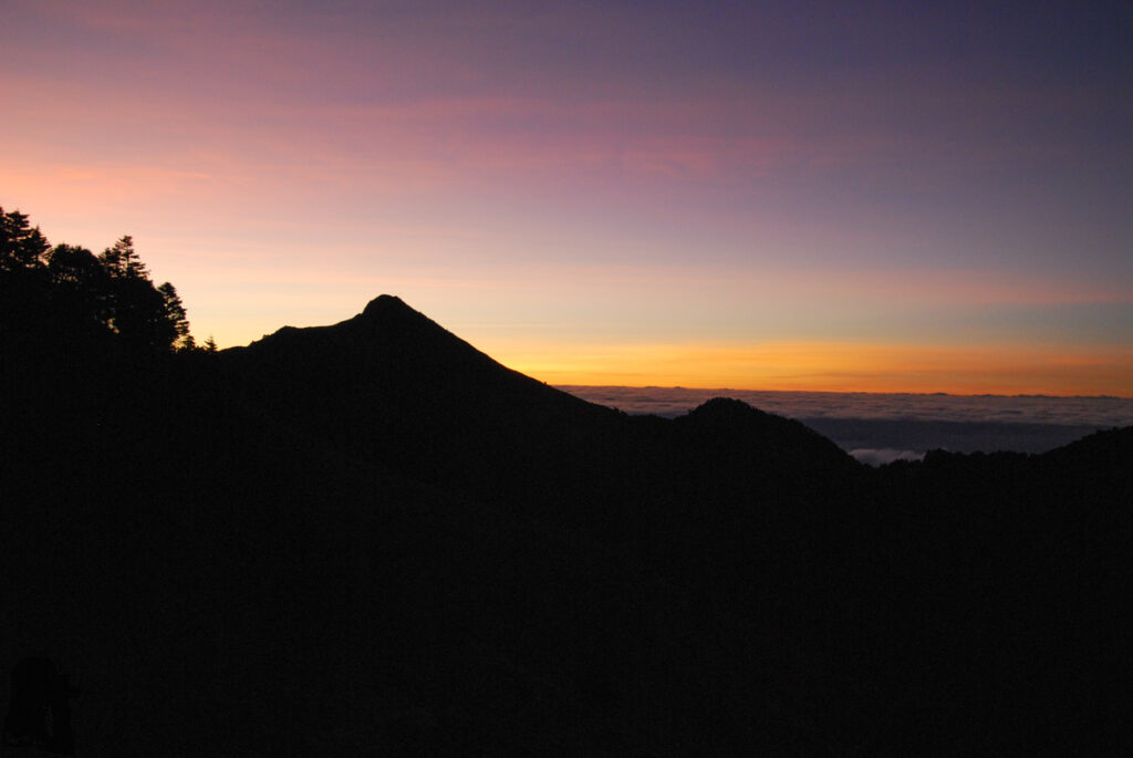 South Section 1 (南一段), the Alpine Trail in Southern Taiwan that Traverses the Splendid Cloud The last glance at Beinanzhushan before we descended at dawn.