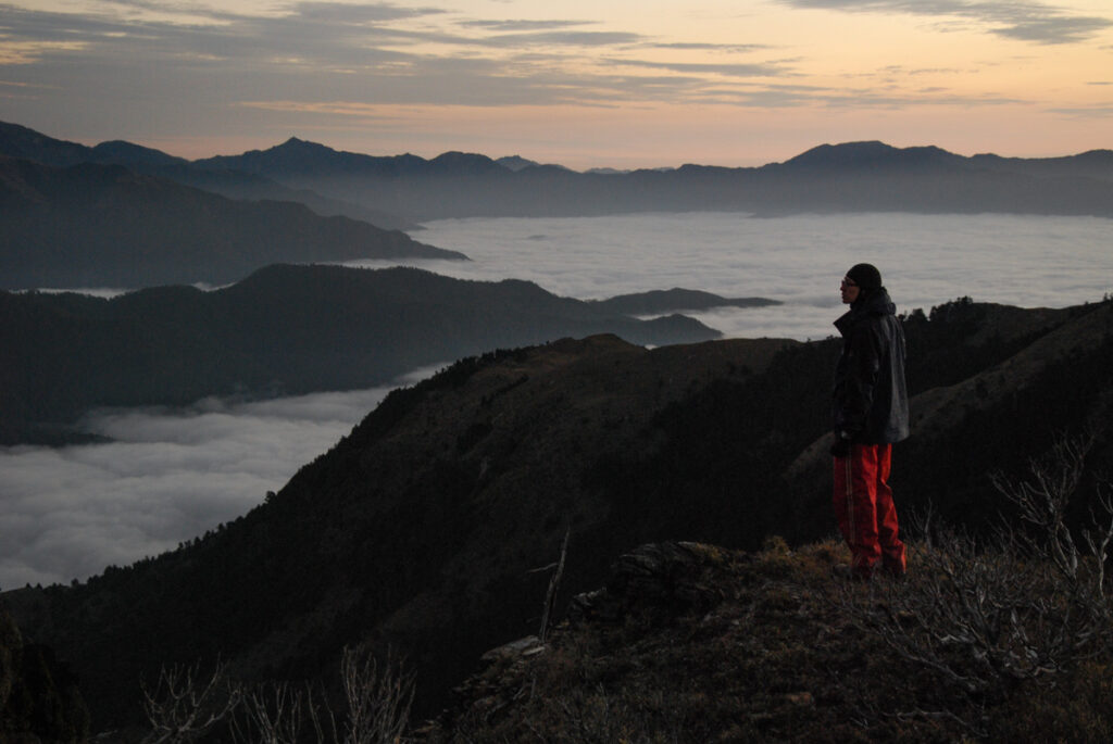 As early birds, we arrived Nanshuangtoushan at dawn on the trip in 2013.