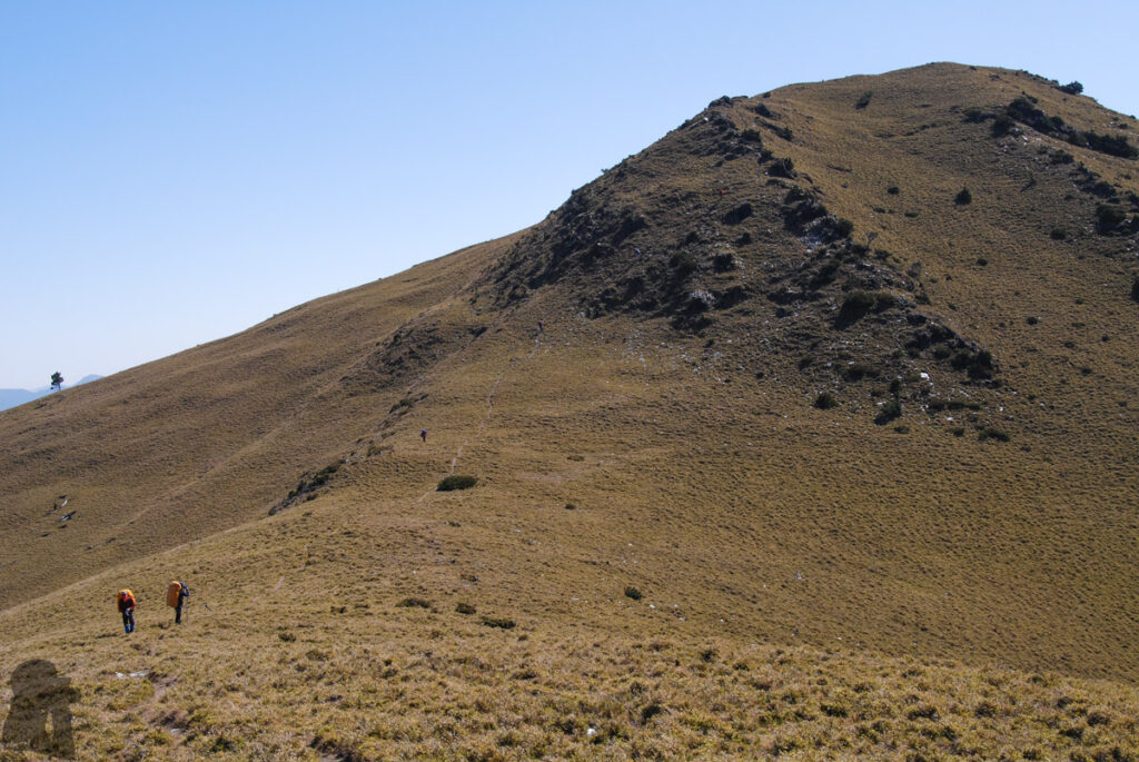 Walking down Nandashueikushan