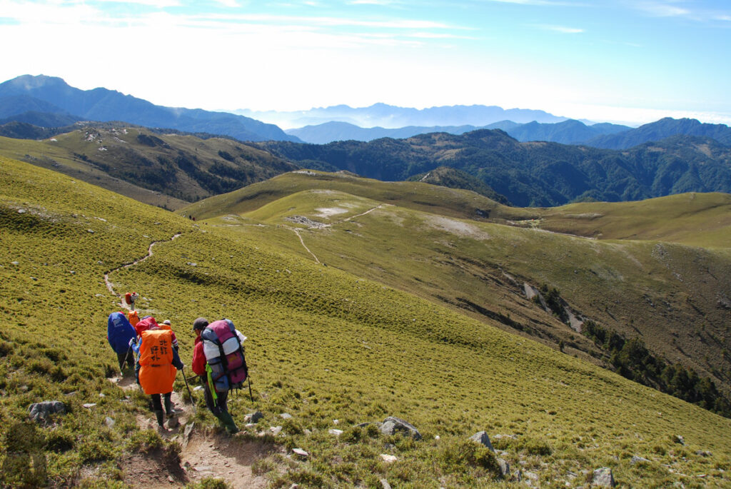Heading to Jiaming Lake where is hidden under the gentle slope; there is even a helipad in the front.