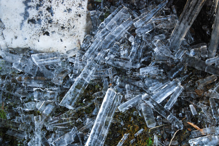 The yummy icy spring by Baiyang Mine Cabin (白洋金礦山屋)