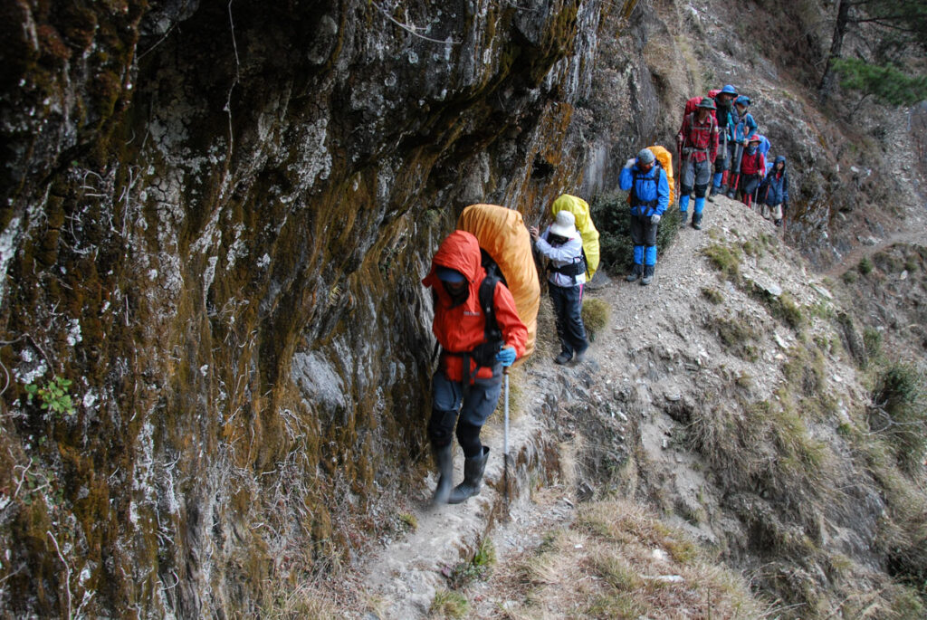 Batongguan Traversing Trail