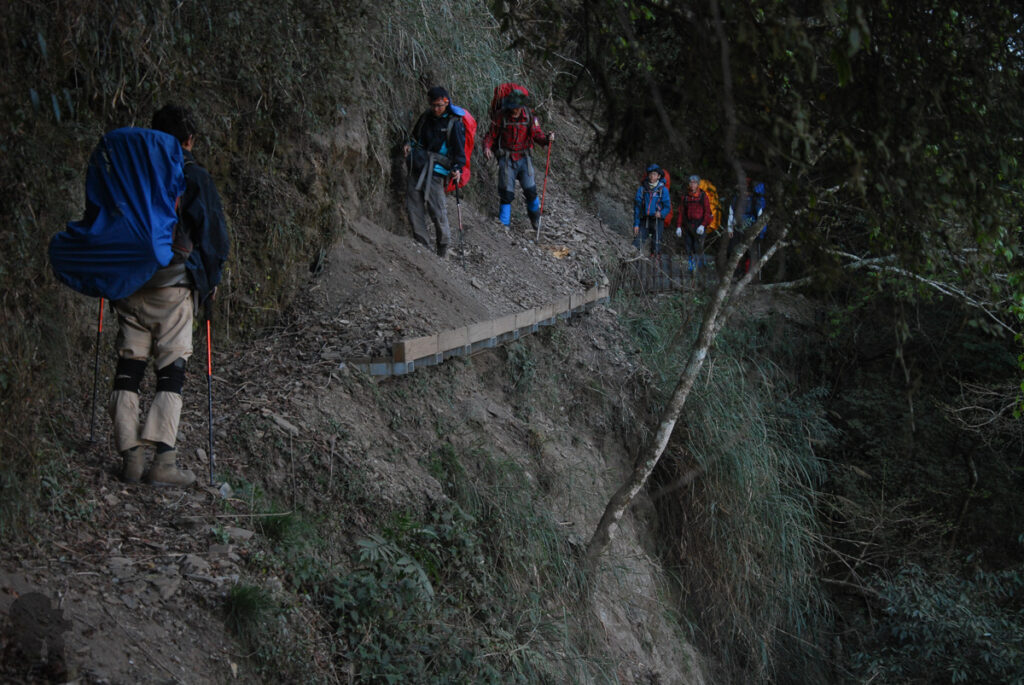Batongguan Traversing Trail