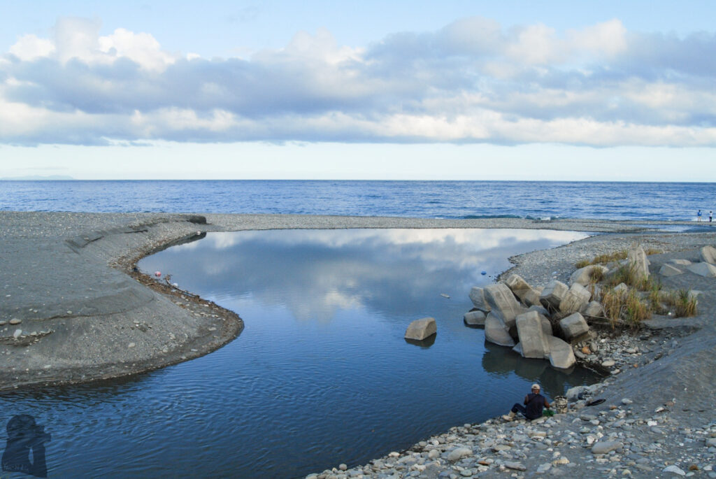 Taitung Forest Park (台東森林公園), the Urban Park with Soothing Lakes by the Pacific Ocean estuary
