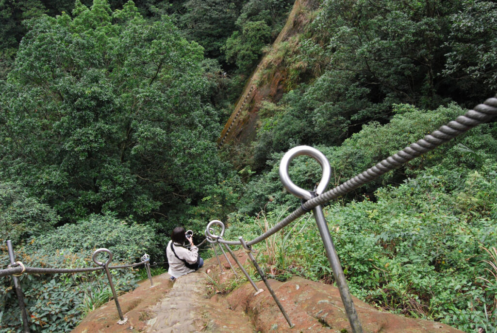 Xiaozishan (孝子山) & Cimufeng (慈母峰), the Incredibly Steep Trail in Pingxi, Northeastern Taiwan Xiaozishan 孝子山 Cimufeng 慈母峰 trail