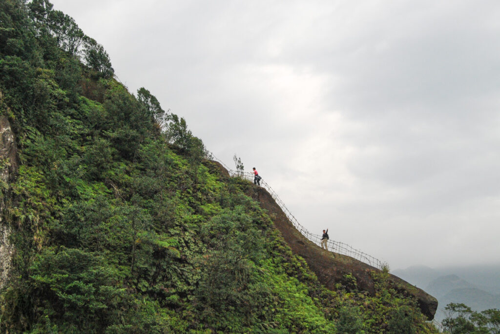 Xiaozishan (孝子山) & Cimufeng (慈母峰), the Incredibly Steep Trail in Pingxi, Northeastern Taiwan Xiaozishan 孝子山 Cimufeng 慈母峰 trail