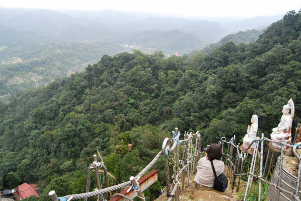 Xiaozishan (孝子山) & Cimufeng (慈母峰), the Incredibly Steep Trail in Pingxi, Northeastern Taiwan Xiaozishan 孝子山 Cimufeng 慈母峰 trail