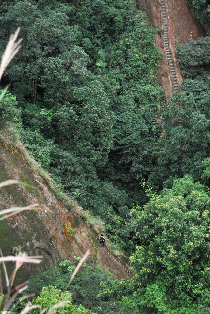 Xiaozishan (孝子山) & Cimufeng (慈母峰), the Incredibly Steep Trail in Pingxi, Northeastern Taiwan Xiaozishan 孝子山 Cimufeng 慈母峰 trail