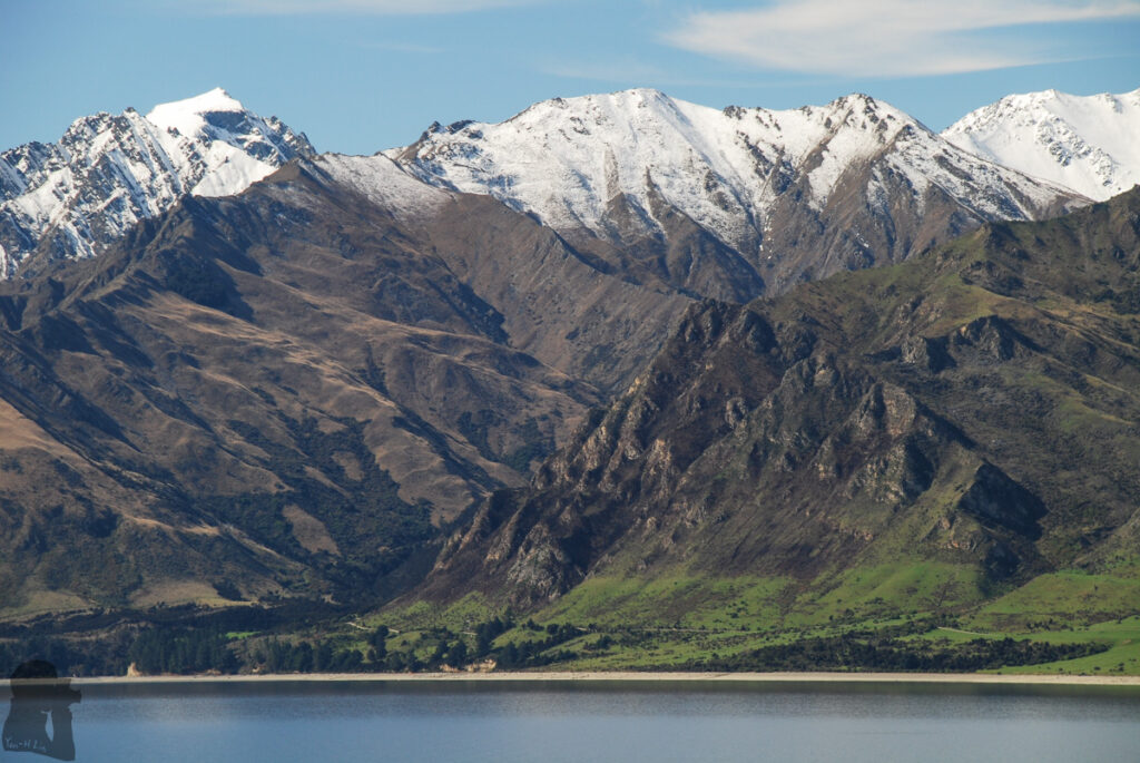 Corner Peak, the Prominent Pyramid Towering up above Lake Hāwea This prominent range is like a big wall by the shore of Lake Hāwea