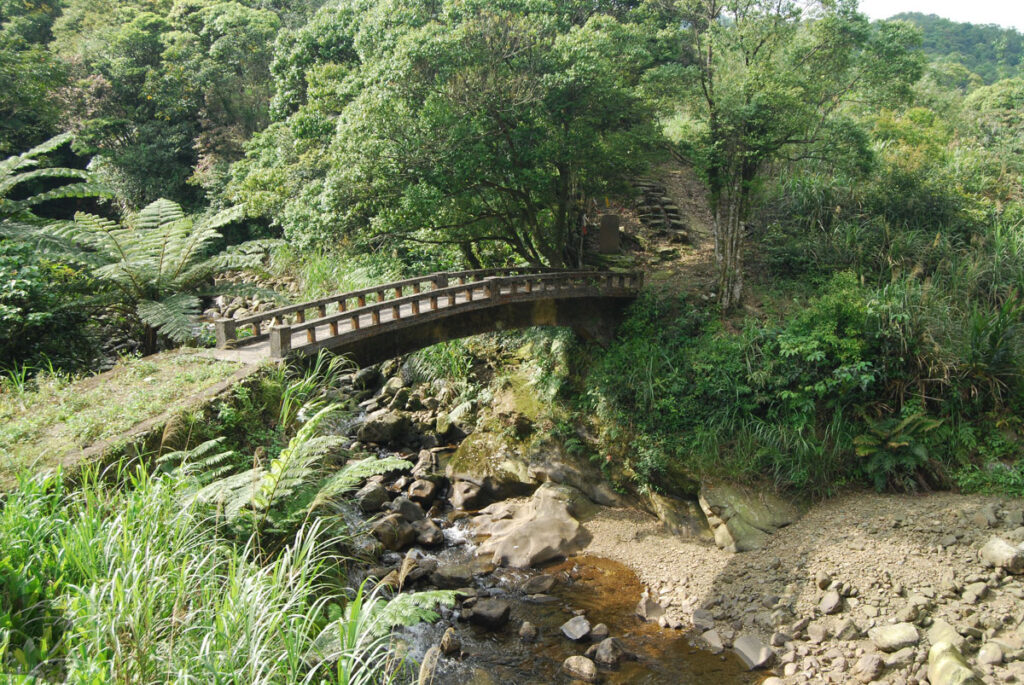 Lingering by the Shinning Green Water of Hubaotan (虎豹潭), Shuangxi Hubaotan (Hubao Pond 虎豹潭)