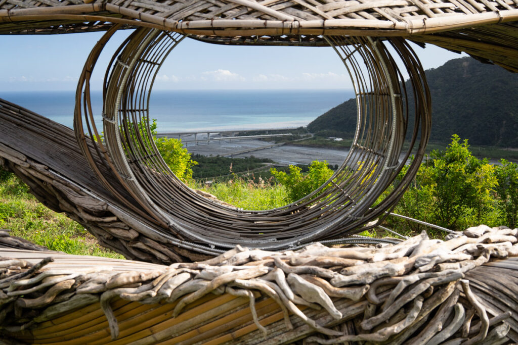Jinlun (金崙), Taitung, a Beautiful Town flanked by the Mountains and Sea The piece of art, On Top of the Hill (在斜坡上瞭望)