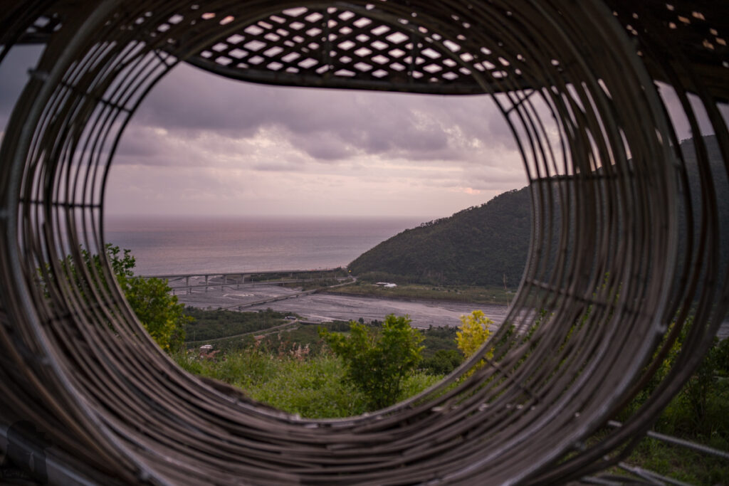 Jinlun (金崙), Taitung, a Beautiful Town flanked by the Mountains and Sea The piece of art, On Top of the Hill (在斜坡上瞭望)