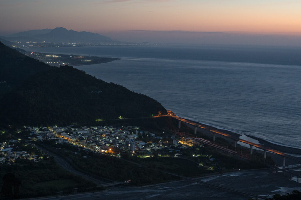 Jinlun (金崙), Taitung, a Beautiful Town flanked by the Mountains and Sea The twilight moment above Jinlun