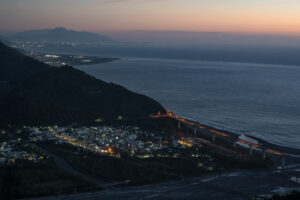 The twilight moment above Jinlun