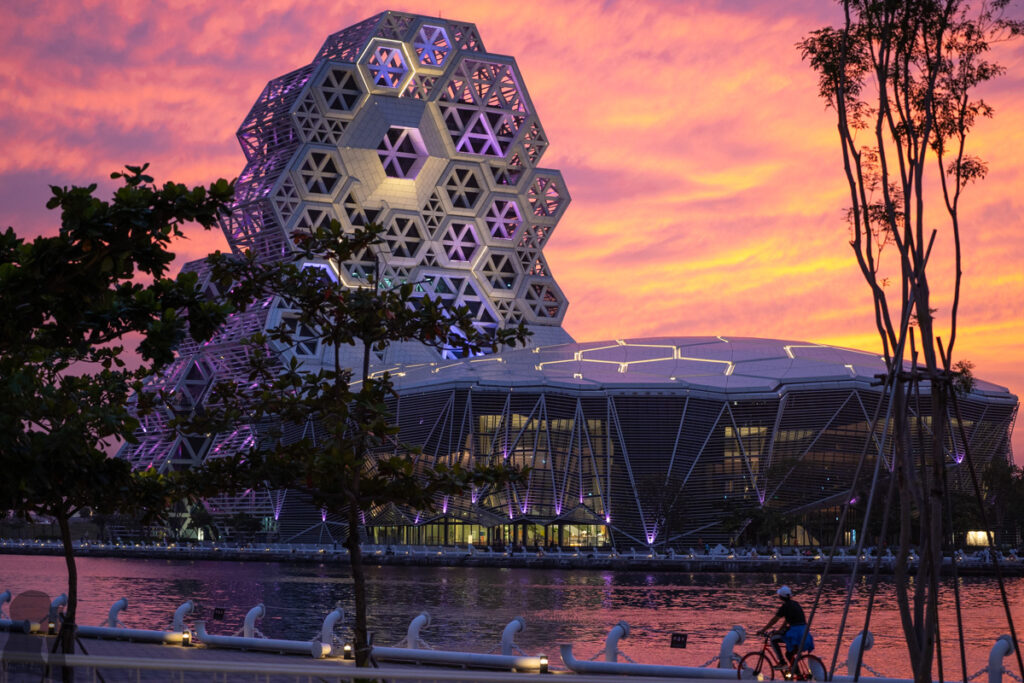 Kaohsiung Music Center (高流), the Stylish Giant Hive Standing by the Pier Kaohsiung Music Center