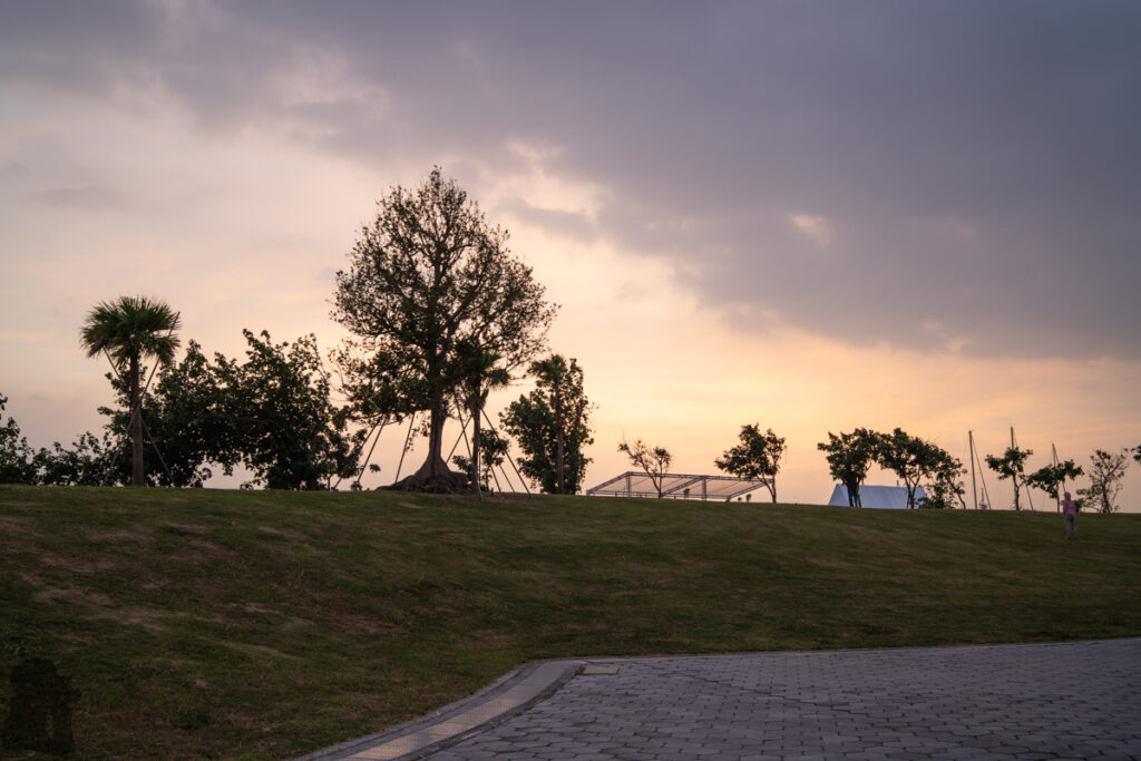 Kaohsiung Music Center (高流), the Stylish Giant Hive Standing by the Pier Kaohsiung Music Center