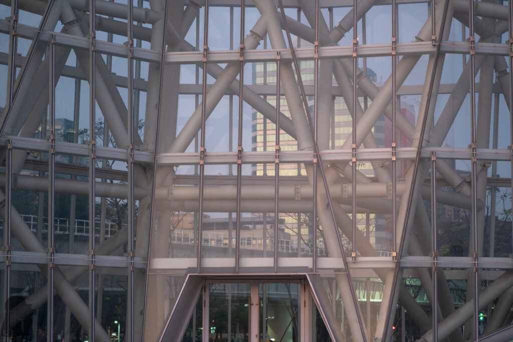 Kaohsiung Music Center (高流), the Stylish Giant Hive Standing by the Pier Kaohsiung Music Center
