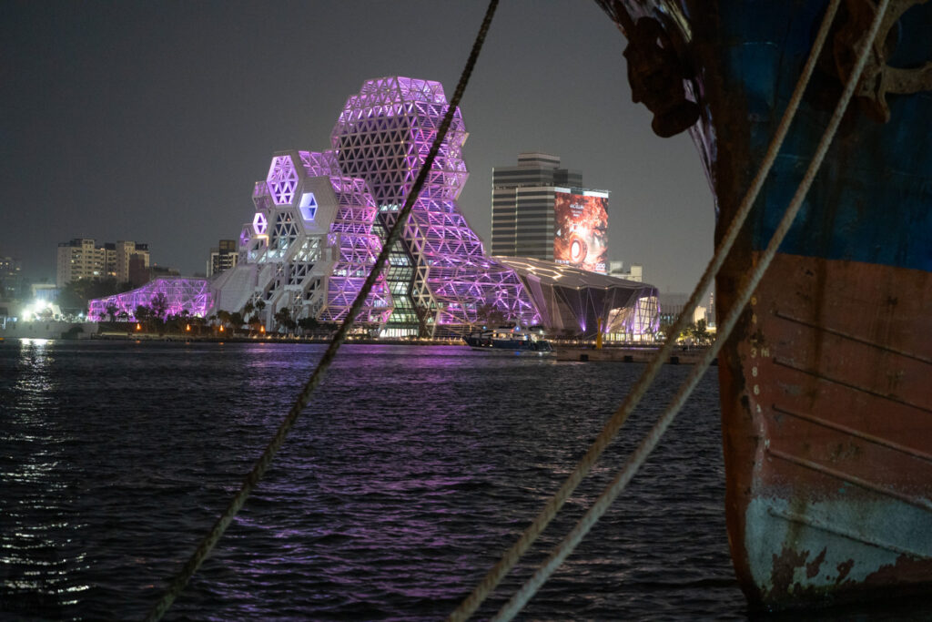 Kaohsiung Music Center (高流), the Stylish Giant Hive Standing by the Pier Kaohsiung Music Center