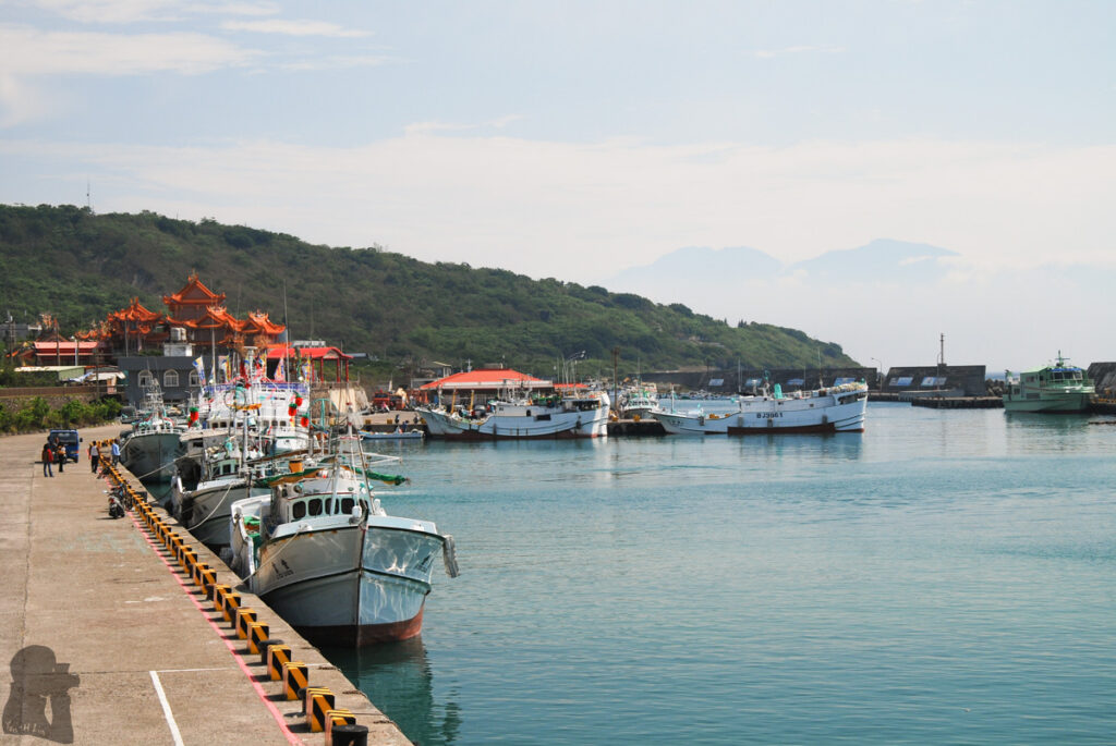 Xiao-Liuqiu (小琉球), a Busy and Lovely Tropical Island Xiao-Liuqiu (小琉球) (or Little Liuqiu, Liuqiu Island, Liuqiu)