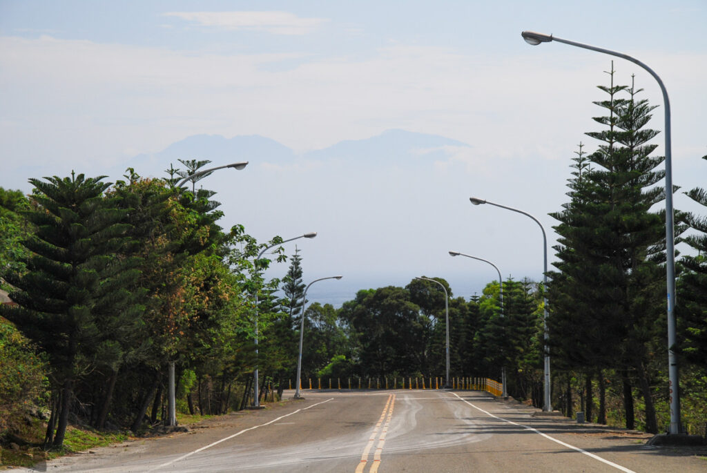 Xiao-Liuqiu (小琉球), a Busy and Lovely Tropical Island The high mountains of Central Mountain Range appeared in sight.