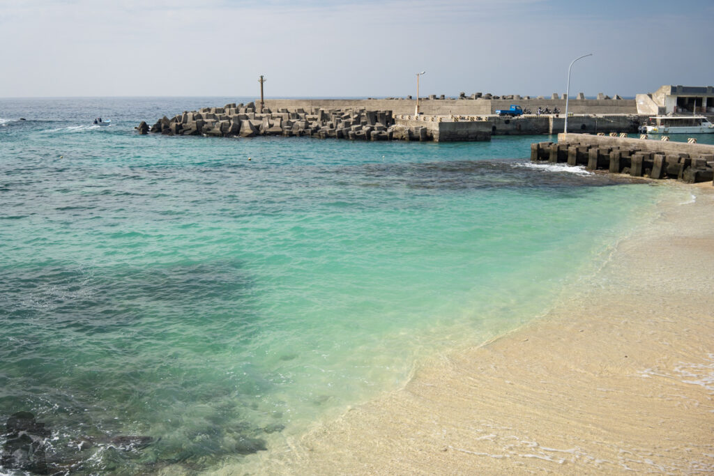 Xiao-Liuqiu (小琉球), a Busy and Lovely Tropical Island Xiao-Liuqiu (小琉球) (or Little Liuqiu, Liuqiu Island, Liuqiu)