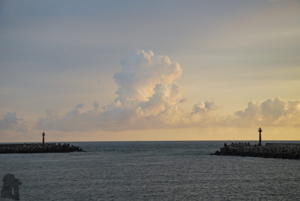 A Laidback Afternoon on Mashagou Beach (馬沙溝), Tainan Lighthouses on the dykes