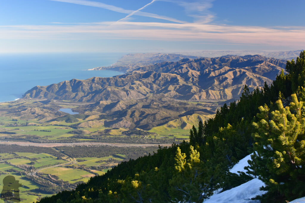Mt. Fyffe, the Peak with the Bird's Eye View across Kaikōura Peninsula The view toward the south; hills on Banks Peninsula stand at the far end of the horizon.