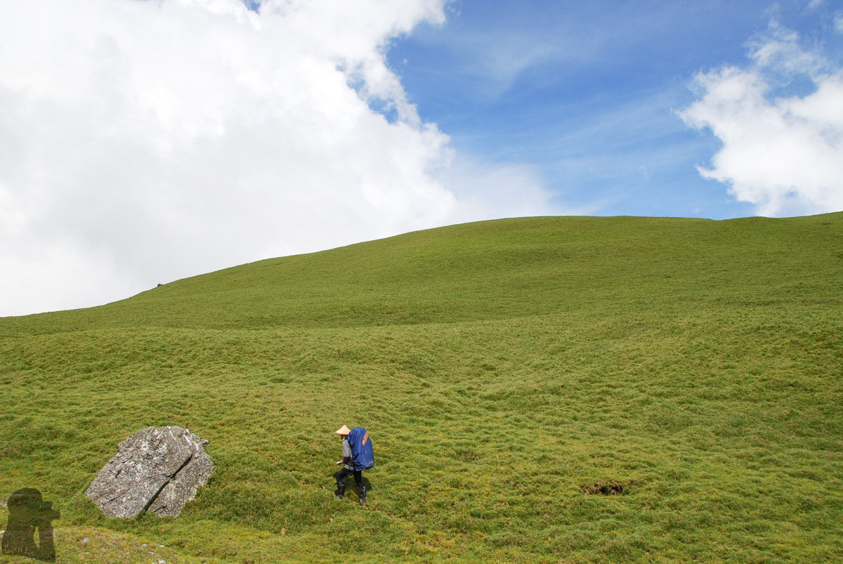 green gentle slope on Nenggao-Andongjun Trail
