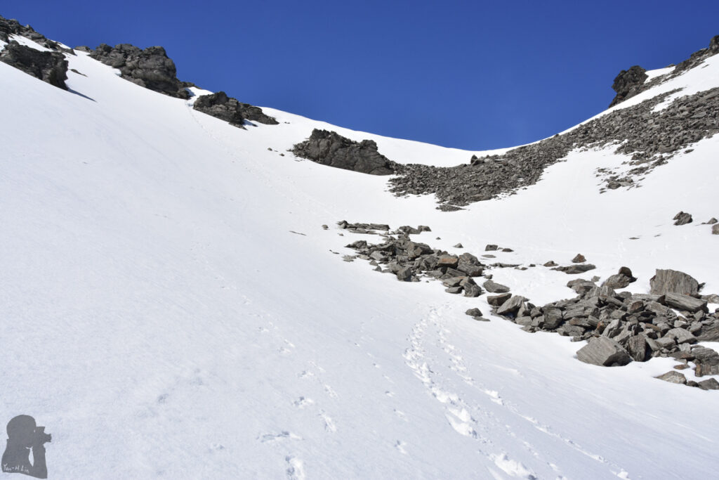 Lake Alta, a Short Hike in The Remarkables Ski Area Looking back the saddle