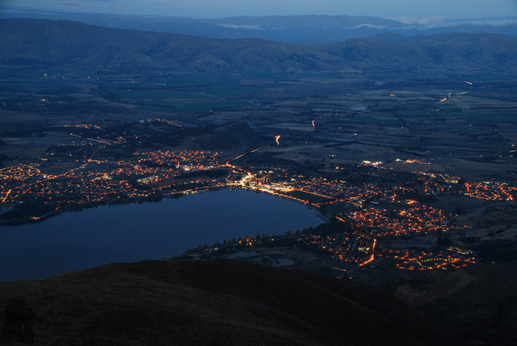 Roys Peak, the Summit with Amazing Scenery over Wānaka that No One Will Forget The night above Wānaka