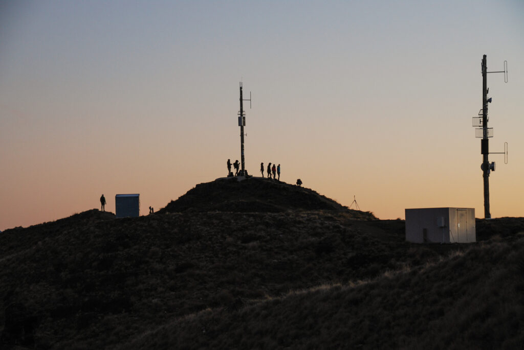Roys Peak, the Summit with Amazing Scenery over Wānaka that No One Will Forget A few people on the top of Roys Peak watching the sunrise
