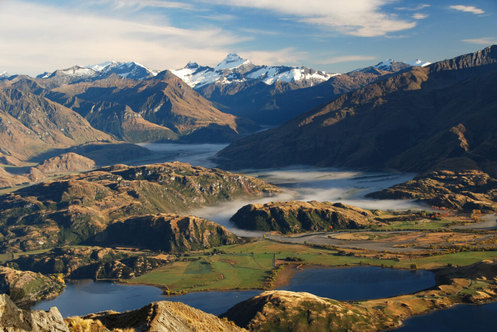 Roys Peak, the Summit with Amazing Scenery over Wānaka that No One Will Forget The view toward Mt. Aspiring
