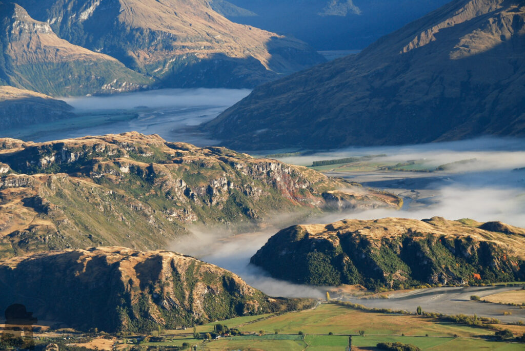 Roys Peak, the Summit with Amazing Scenery over Wānaka that No One Will Forget The interesting foothills in front of Mt. Aspiring